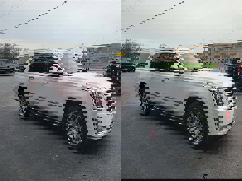 Used 2016 Cadillac Escalade ESV Premium AWD/4WD image 2