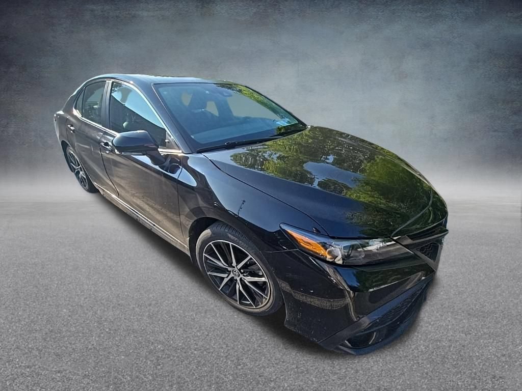 Used 2024 Toyota Camry SE w/ Audio Upgrade Package FWD image 2
