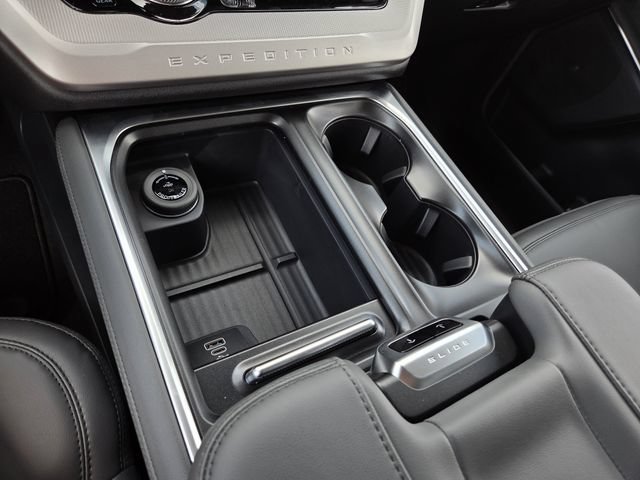 New 2026 Ford Expedition Active RWD image 9