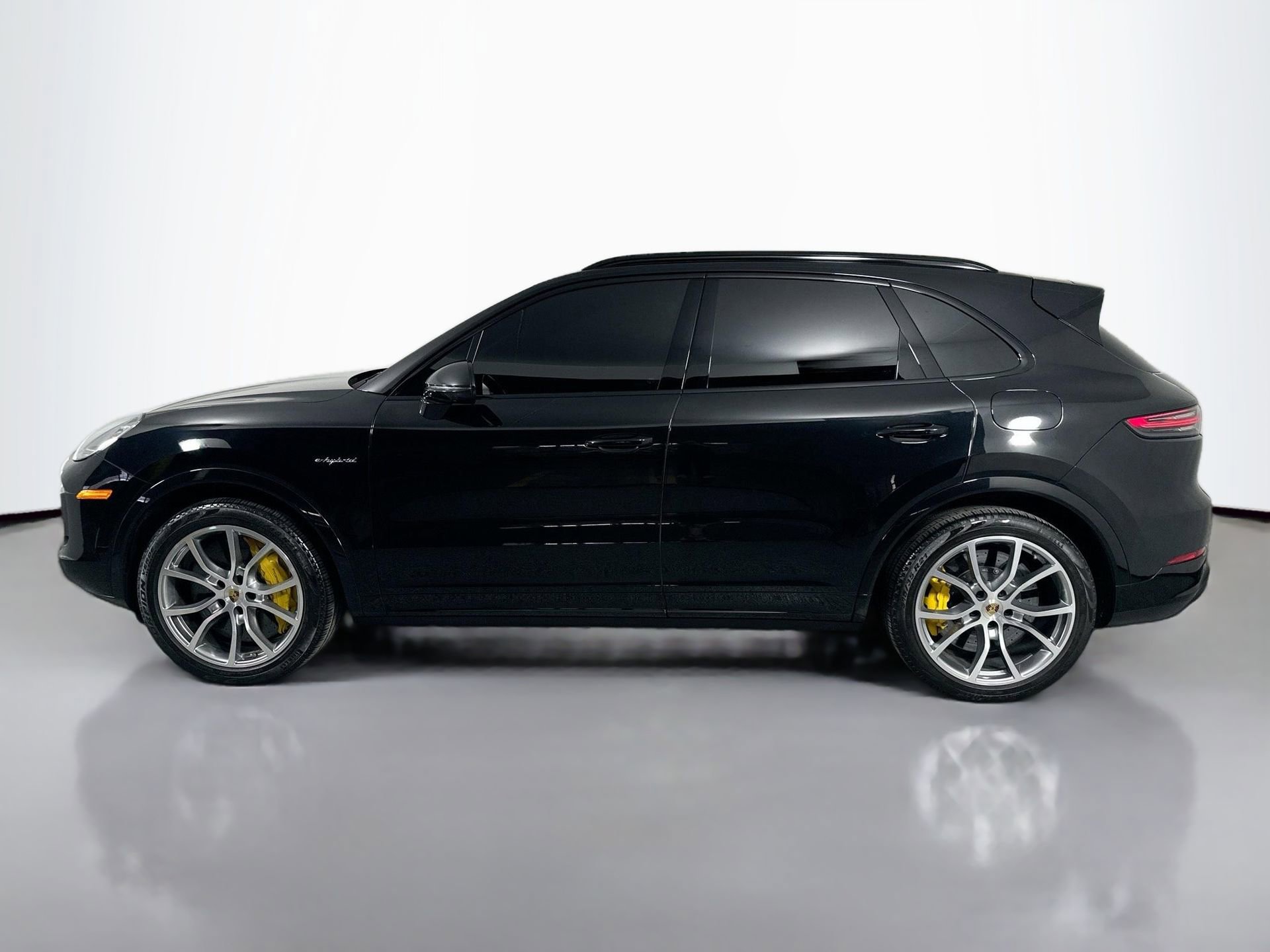 Certified 2023 Porsche Cayenne Turbo S image 2