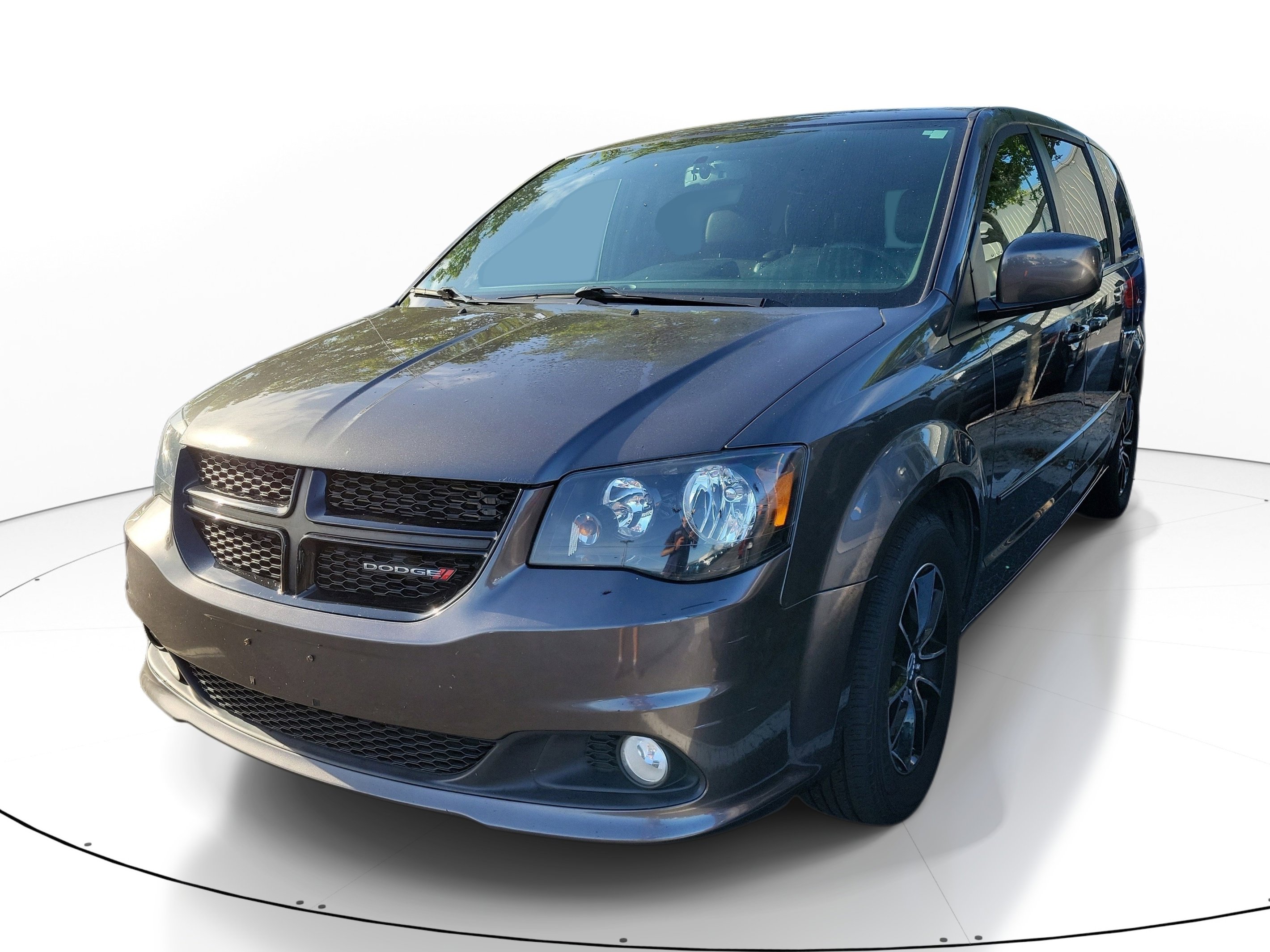 Used 2016 Dodge Grand Caravan SXT FWD image 3
