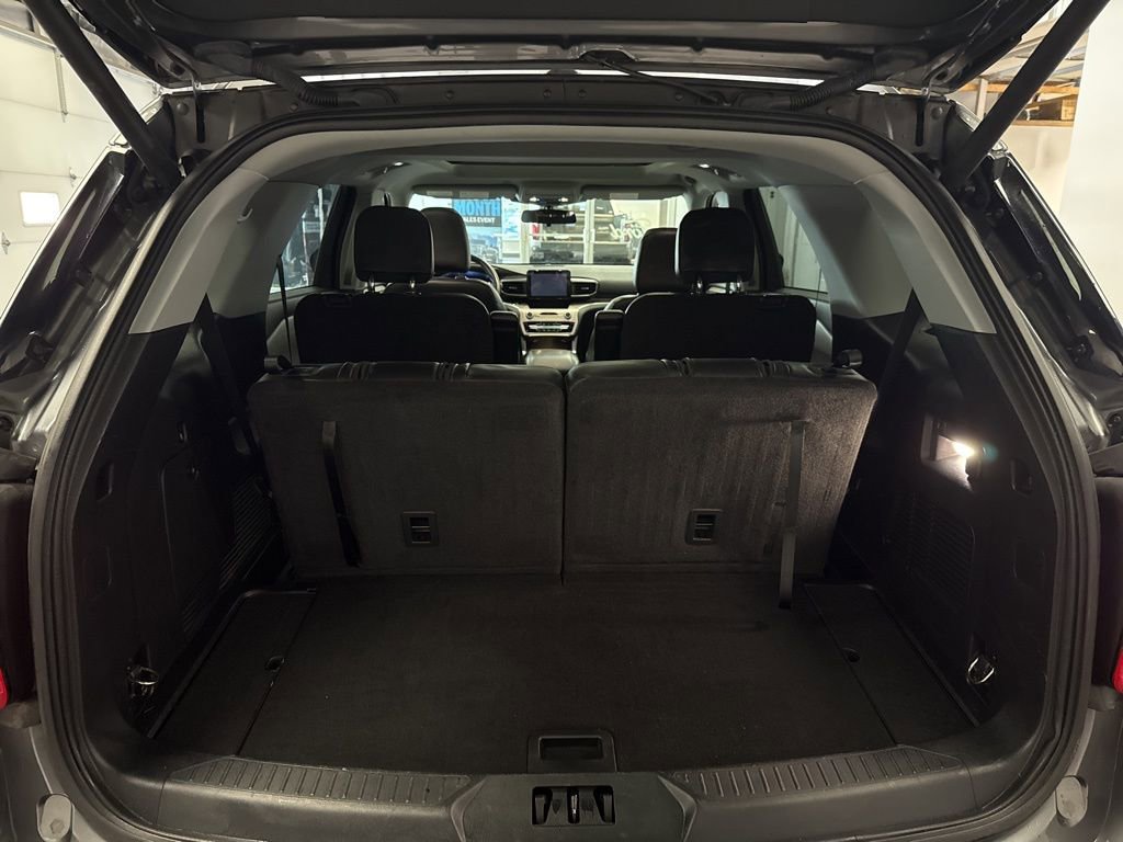 Used 2022 Ford Explorer XLT w/ Equipment Group 202A image 27