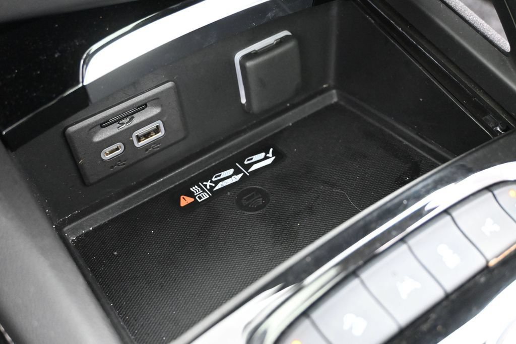 Used 2023 Buick Envision Avenir AWD/4WD image 25