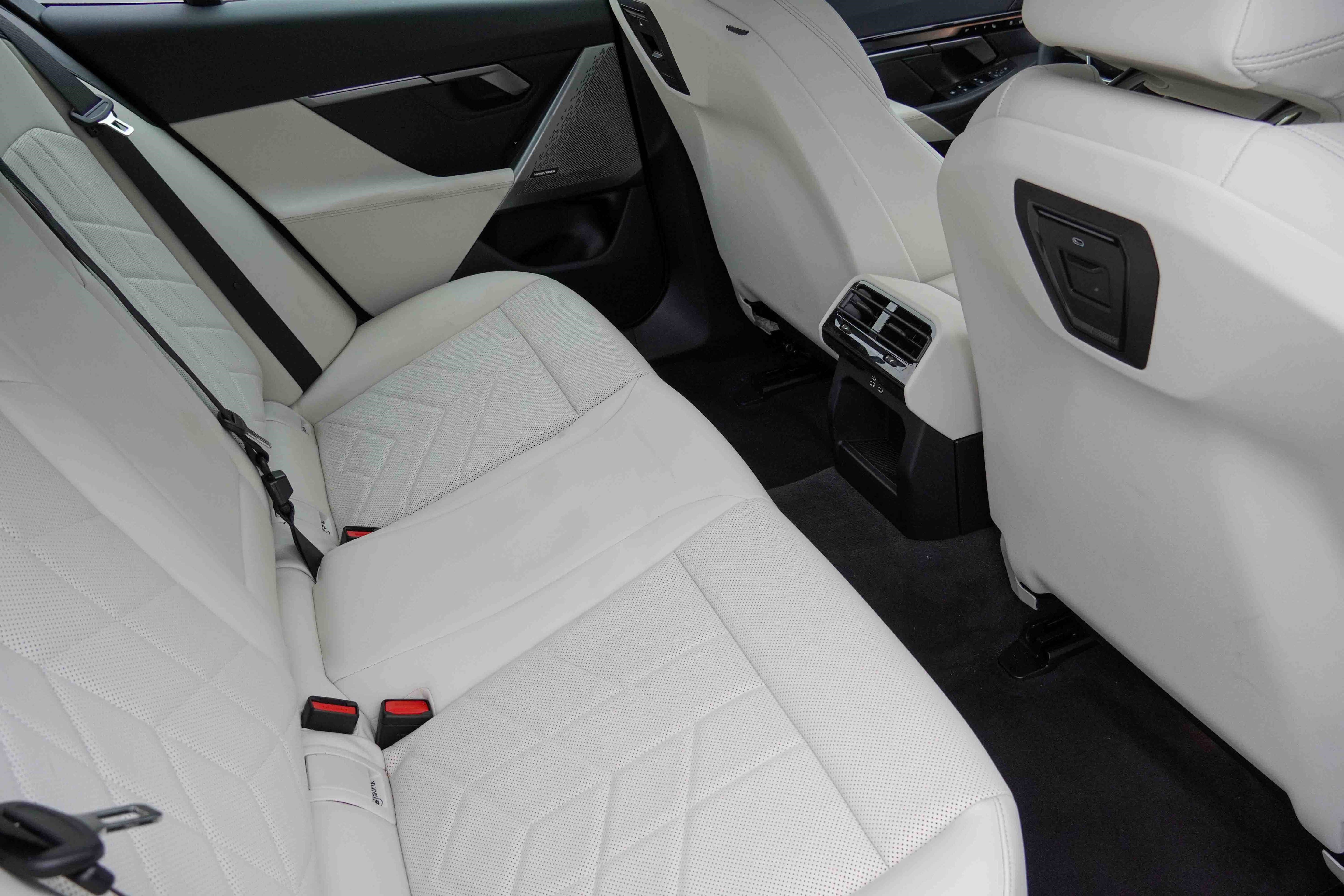 Certified 2025 BMW 540i xDrive 540i xDrive image 35