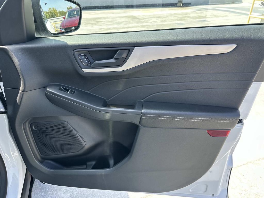 Used 2022 Ford Escape SE image 28