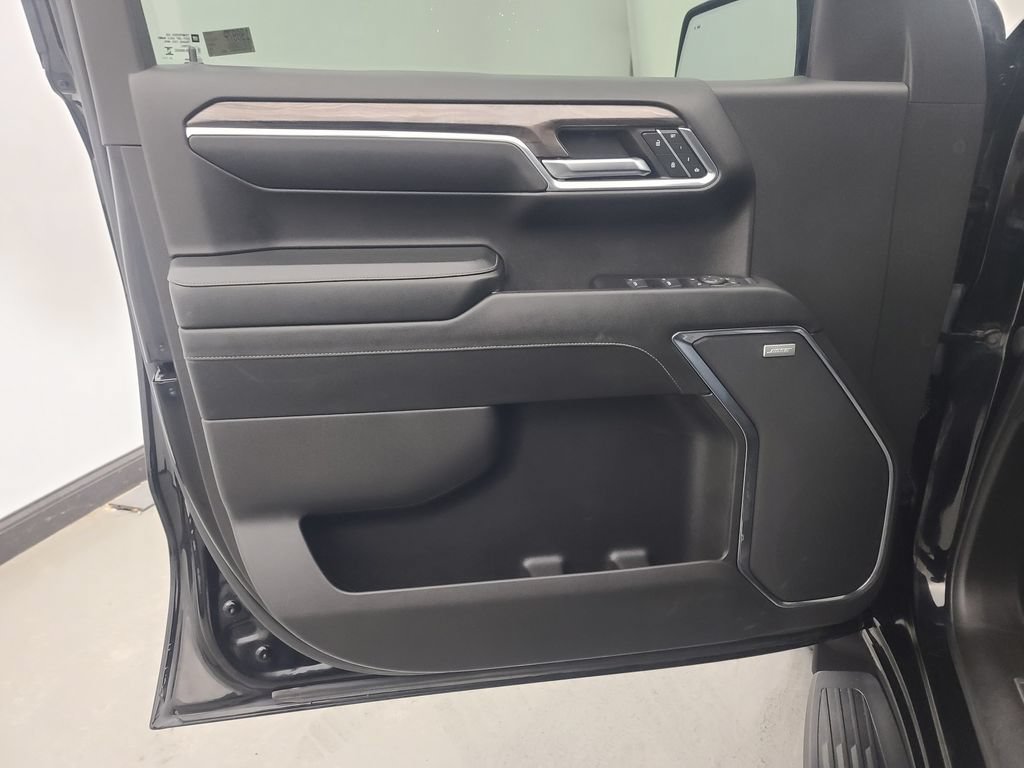 Used 2024 Chevrolet Silverado 1500 LTZ AWD/4WD image 23