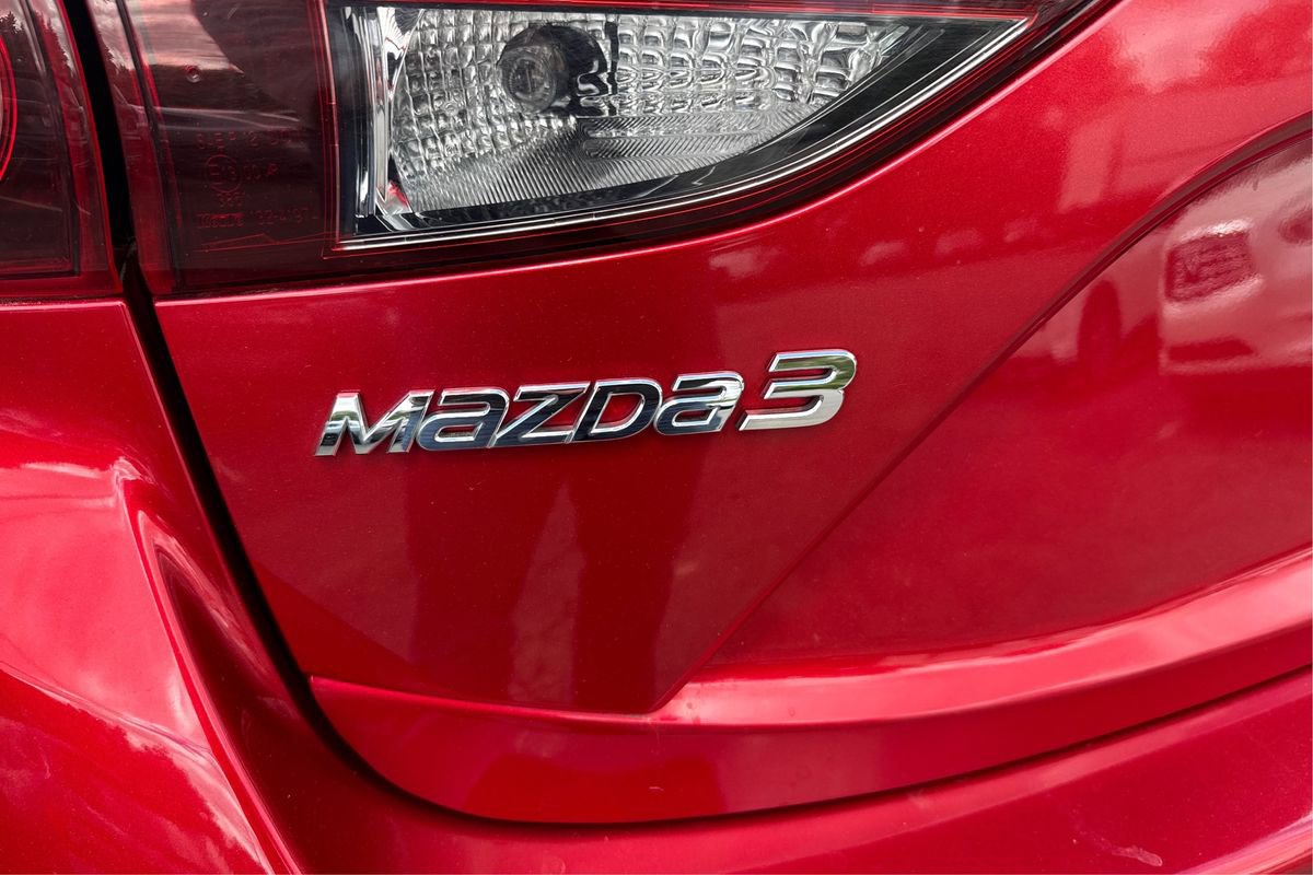 Used 2018 MAZDA MAZDA3 Sport FWD image 18