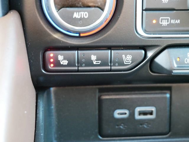 Used 2024 Chevrolet Suburban High Country AWD/4WD image 18