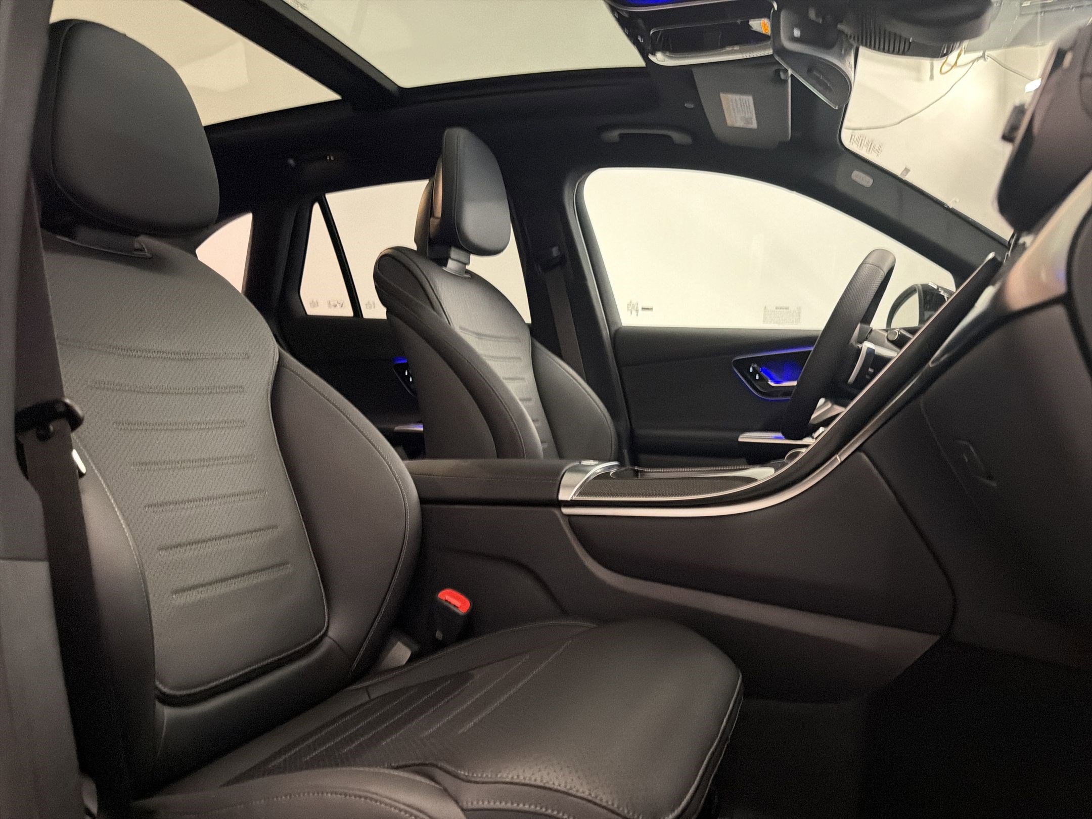 Used 2026 Mercedes-Benz GLC 300 4MATIC image 30