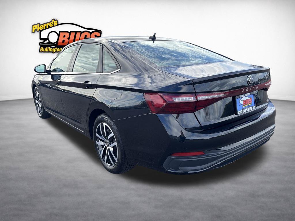 Used 2025 Volkswagen Jetta SE FWD image 3