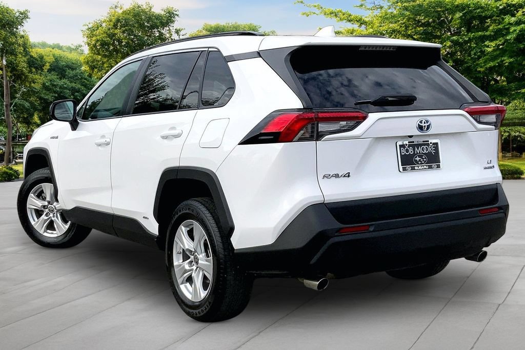 Used 2021 Toyota RAV4 LE AWD/4WD image 4