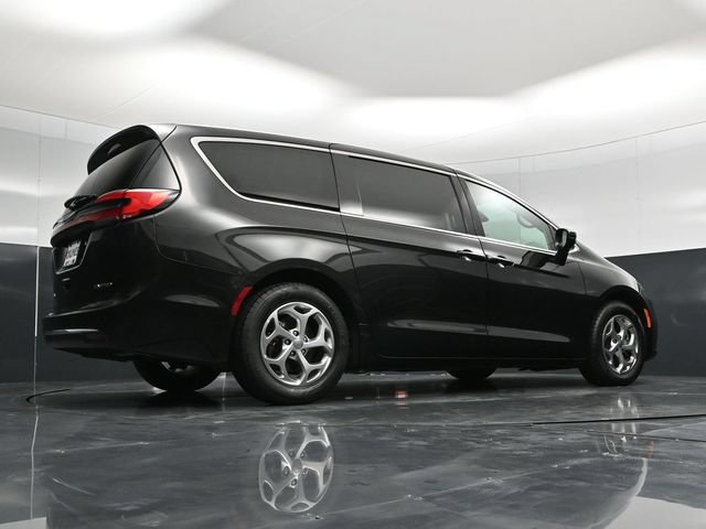Certified 2024 Chrysler Pacifica Limited FWD image 59