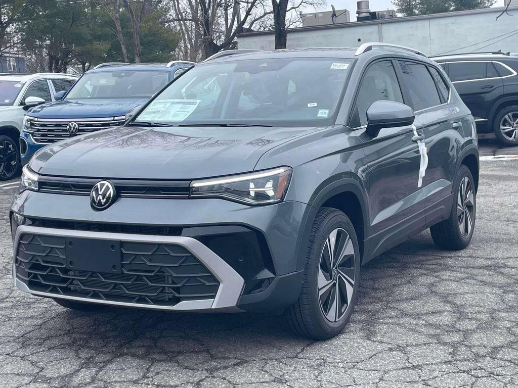 Used 2026 Volkswagen Taos SE AWD/4WD image 4