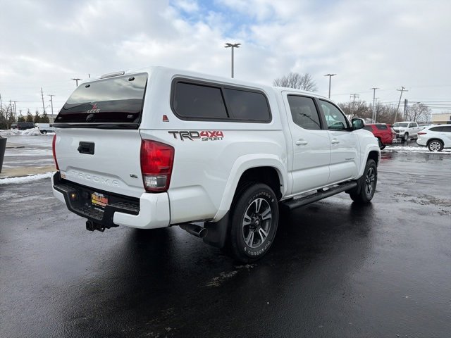 Used 2017 Toyota Tacoma TRD Sport image 7