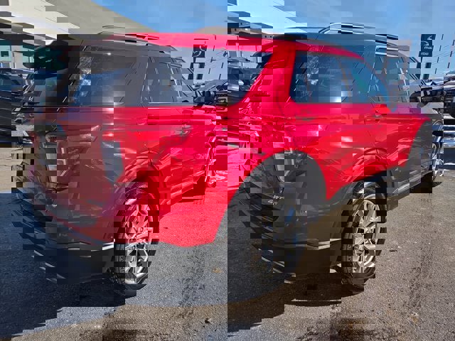 Used 2022 Ford Explorer XLT w/ Equipment Group 202A image 5