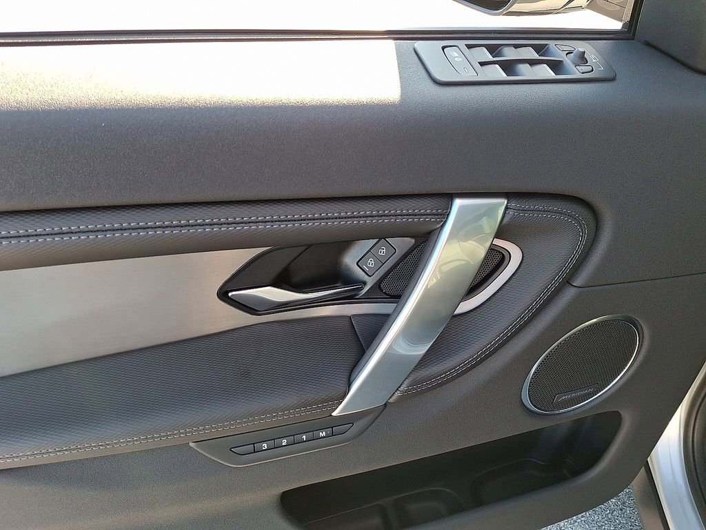 New 2025 Land Rover Discovery Sport Dynamic SE image 8