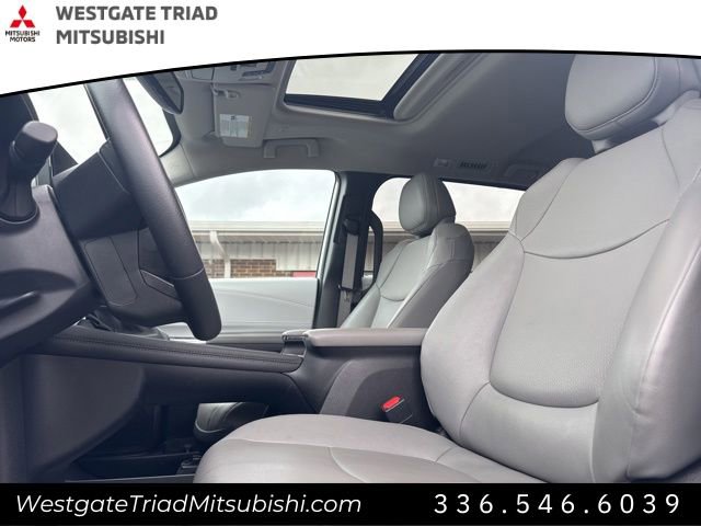 Used 2025 Toyota Sienna XLE FWD image 7