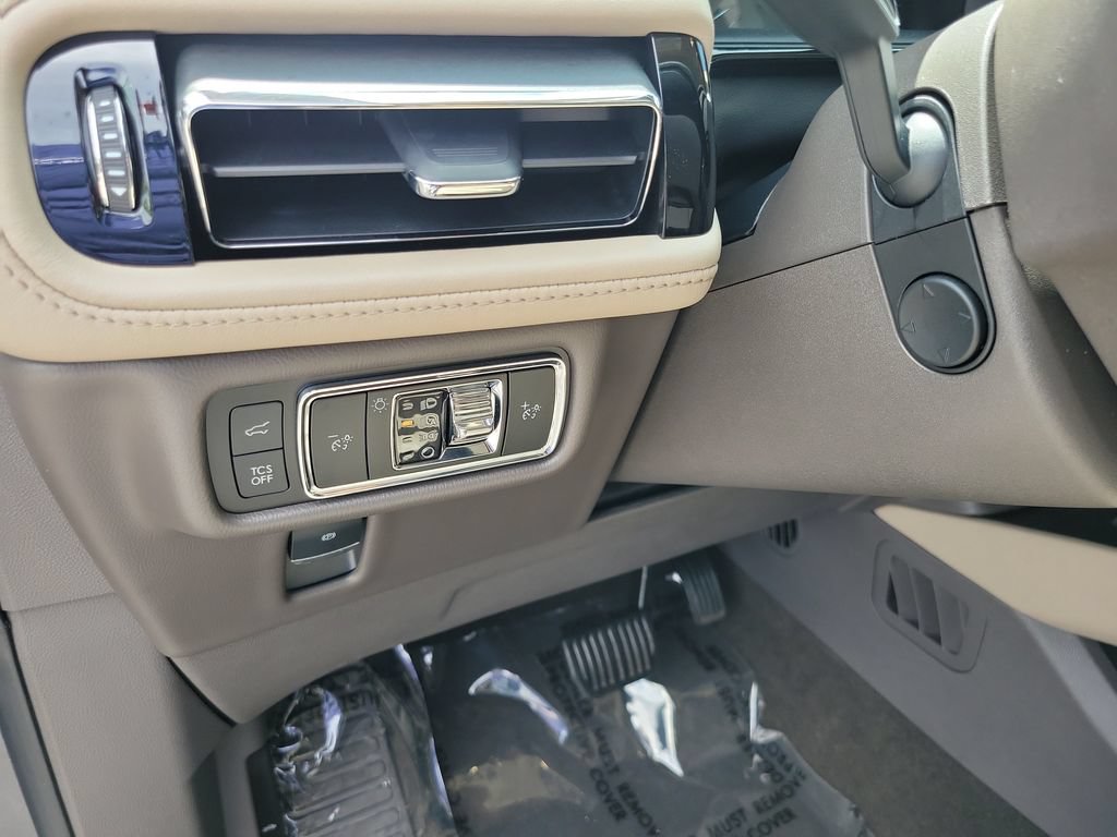 Certified 2023 Lincoln Nautilus FWD w/ Premium Package image 20