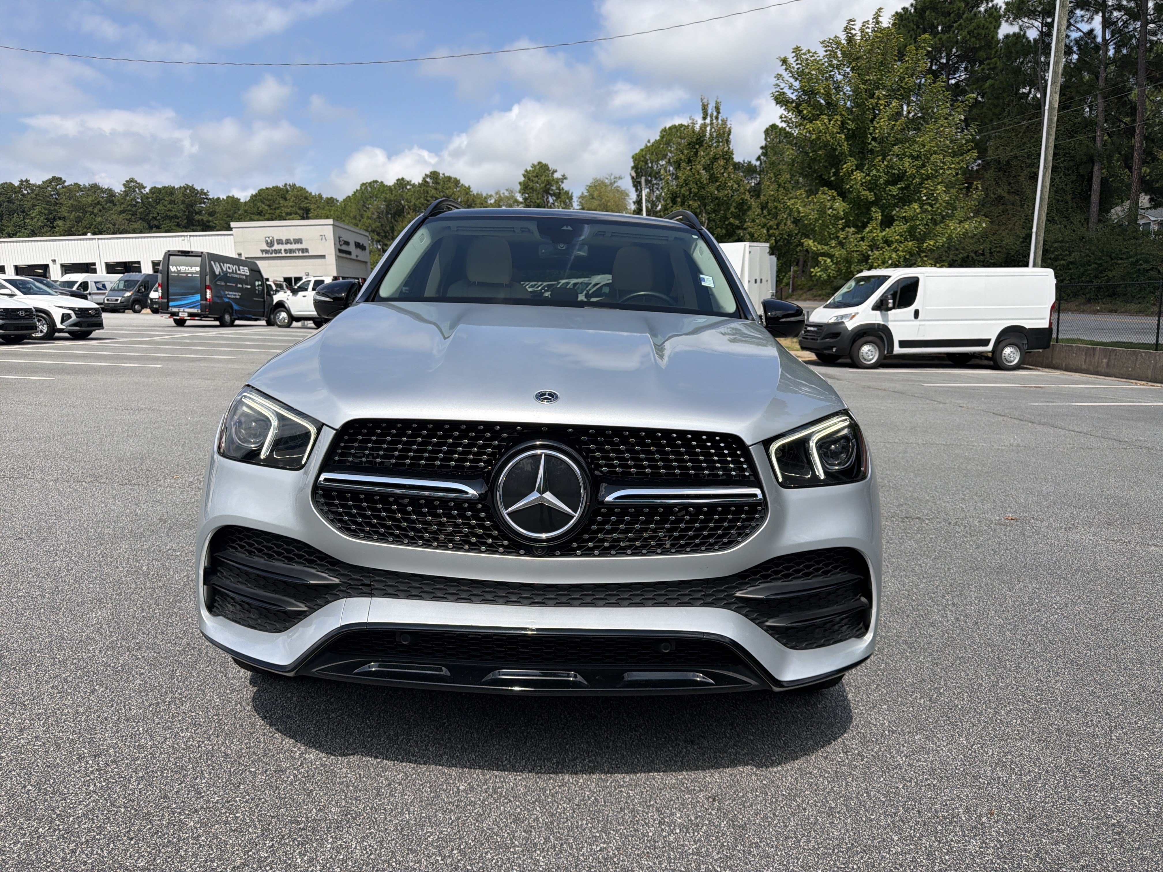 Used 2021 Mercedes-Benz GLE 350 w/ AMG Line Exterior image 2