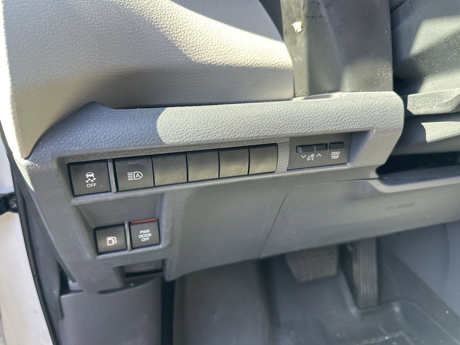 Used 2023 Toyota Sienna LE image 5