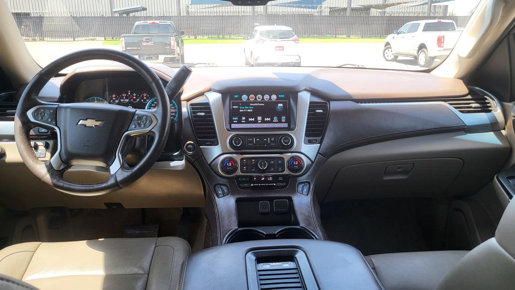 Used 2017 Chevrolet Suburban LT RWD image 36