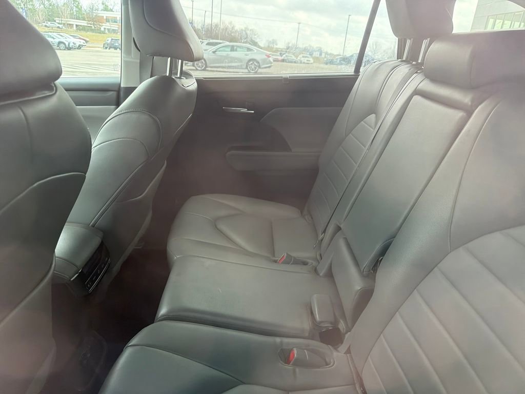 Used 2023 Toyota Highlander XLE image 21