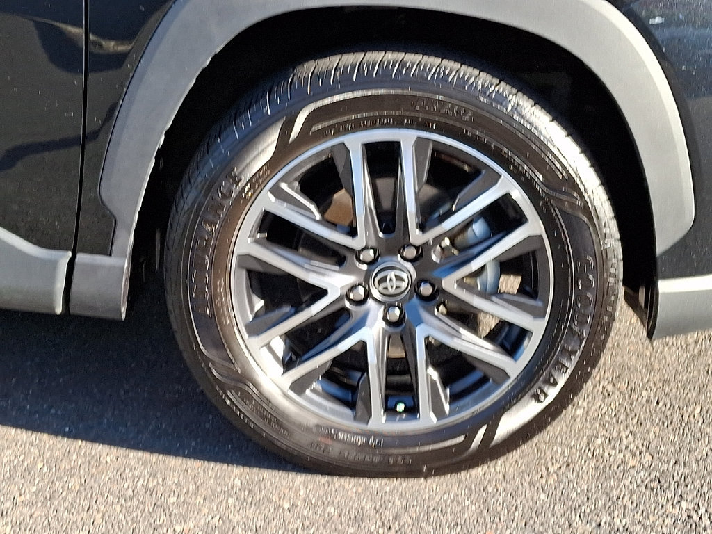 Certified 2026 Toyota Corolla Cross XLE FWD image 8