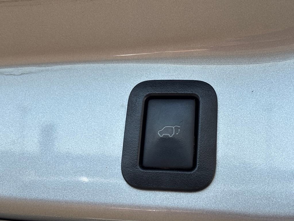 Used 2019 Toyota Highlander XLE image 34