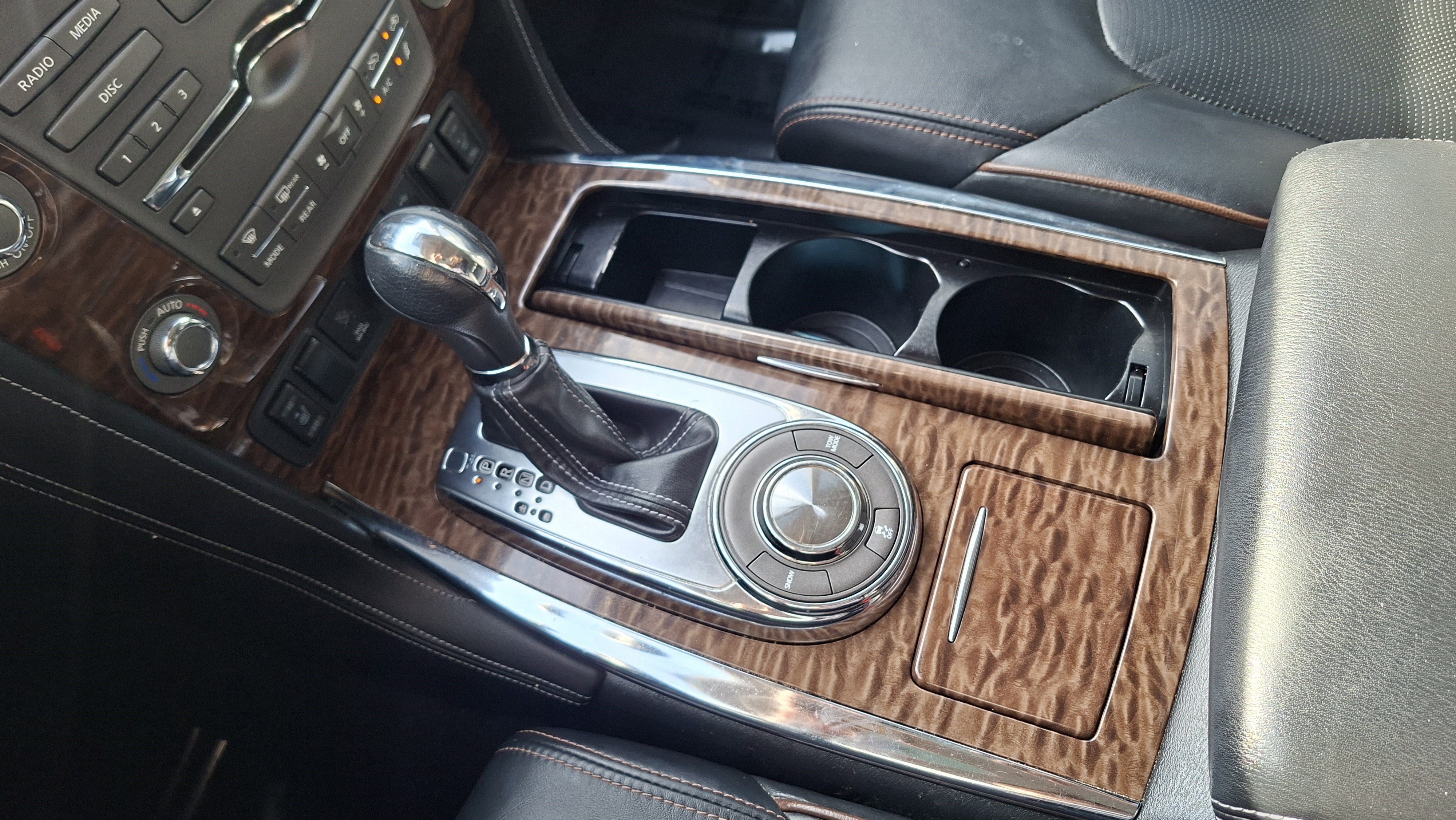 Used 2018 Nissan Armada SL w/ Premium Package RWD image 16