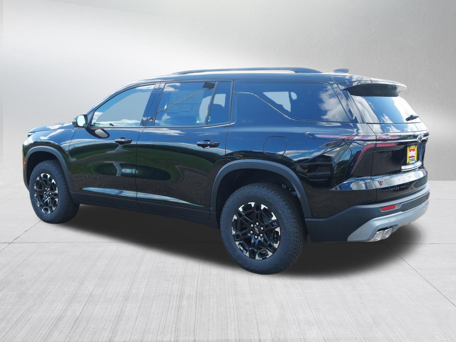 New 2027 Chevrolet Traverse Z71 w/ Enhanced Driving Package AWD/4WD image 2