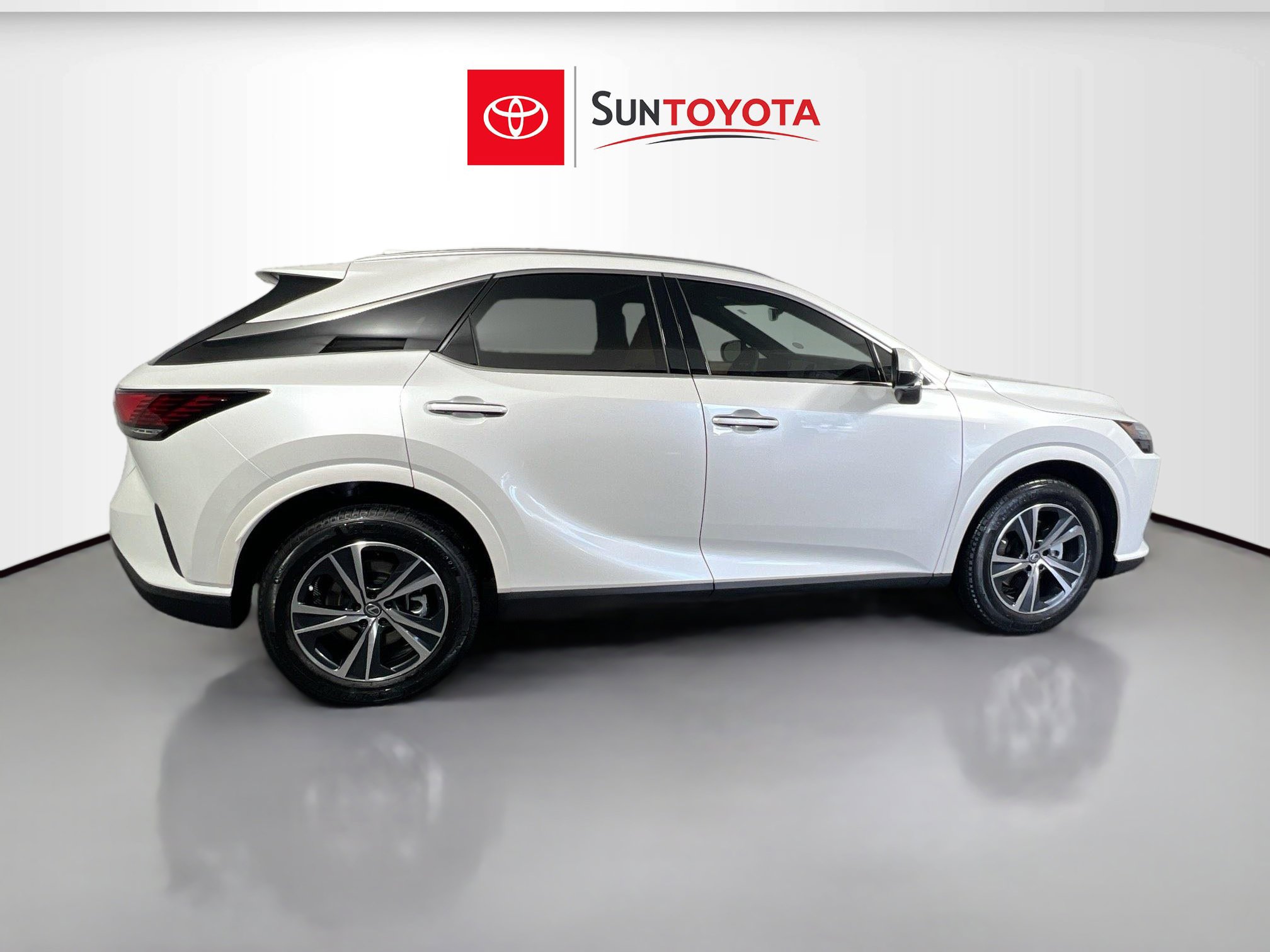 Used 2026 Lexus RX 350h w/ Convenience Package image 2