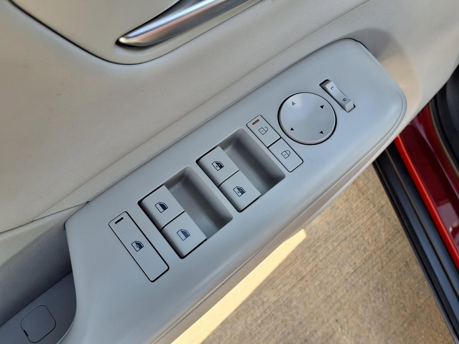 Used 2024 Hyundai Kona Limited image 23