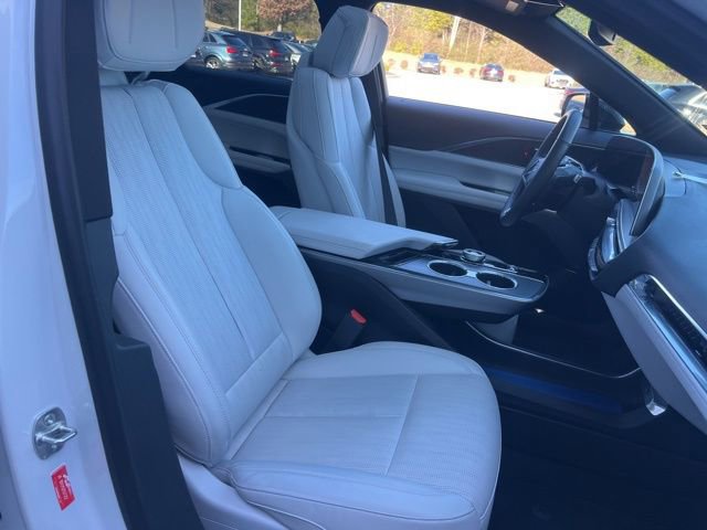 Used 2024 Cadillac Lyriq Luxury image 38