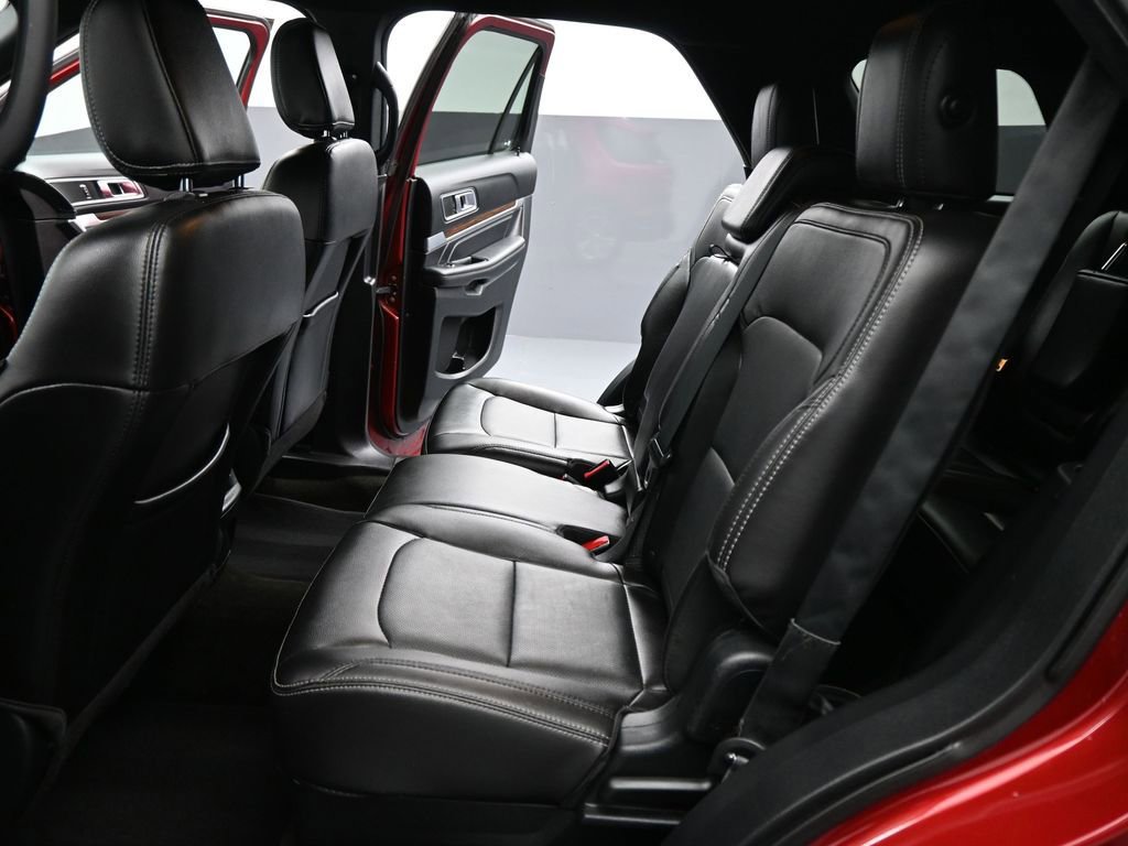 Certified 2018 Ford Explorer Limited w/ Ford Safe & Smart Package image 23