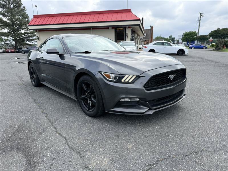 Used 2017 Ford Mustang Coupe RWD image 3