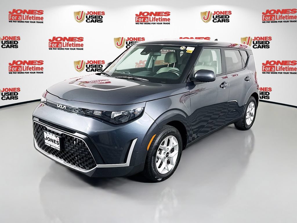 Used 2023 Kia Soul LX w/ LX Technology Package FWD image 11