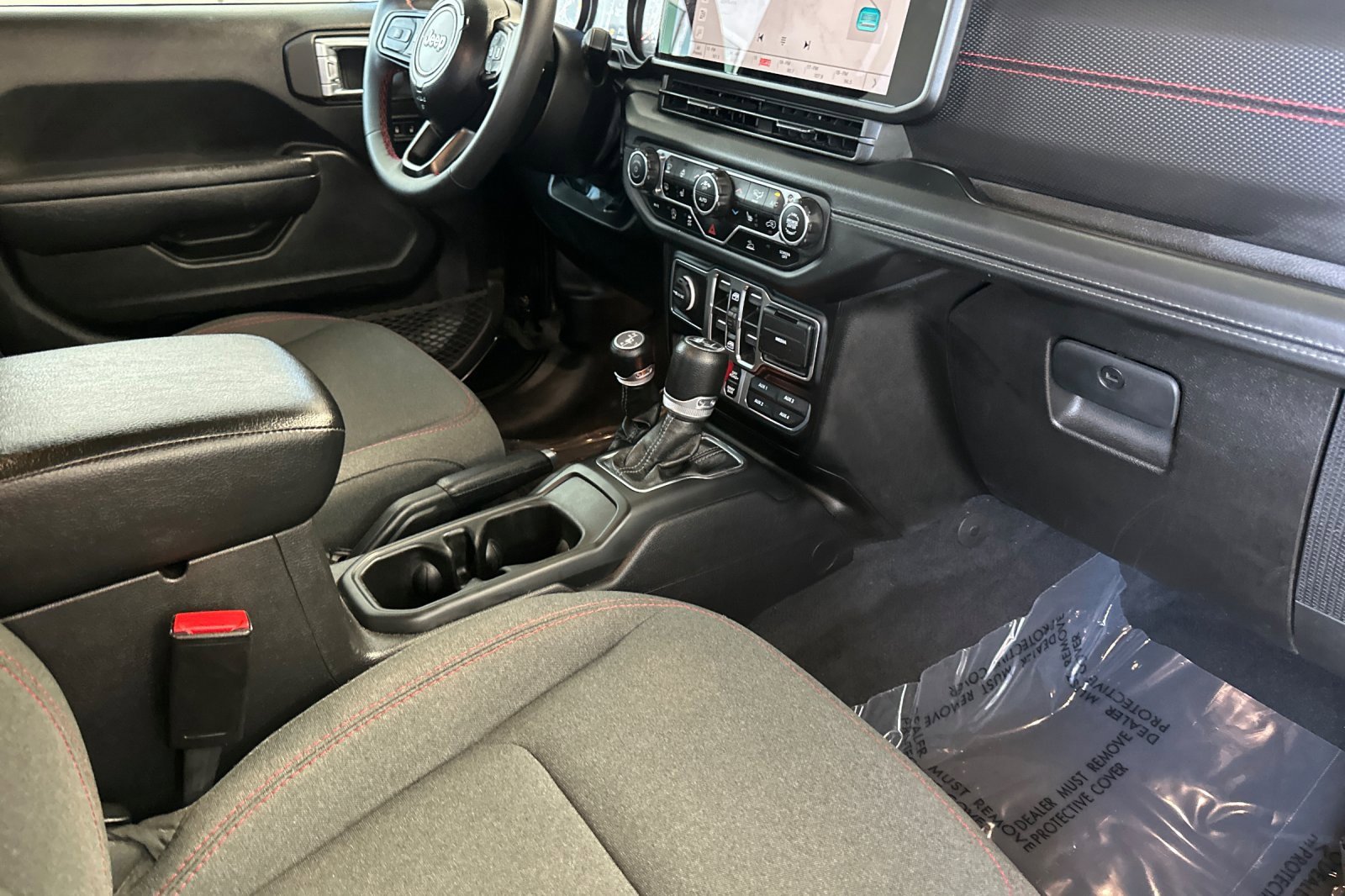 Used 2024 Jeep Wrangler Rubicon w/ Convenience Group image 19