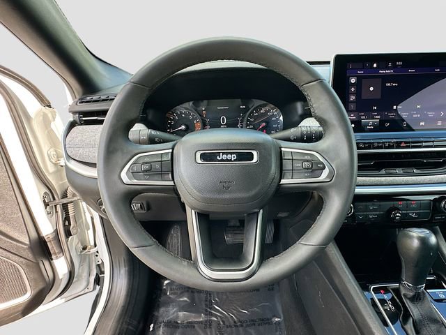 Used 2024 Jeep Compass Latitude image 11