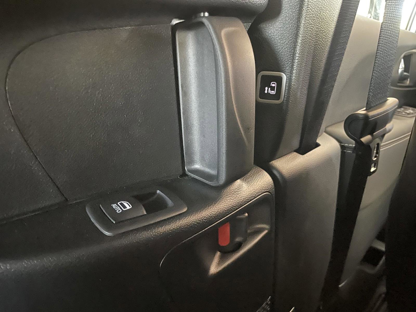 New 2025 Chrysler Pacifica Select w/ Fav Edition Package image 28