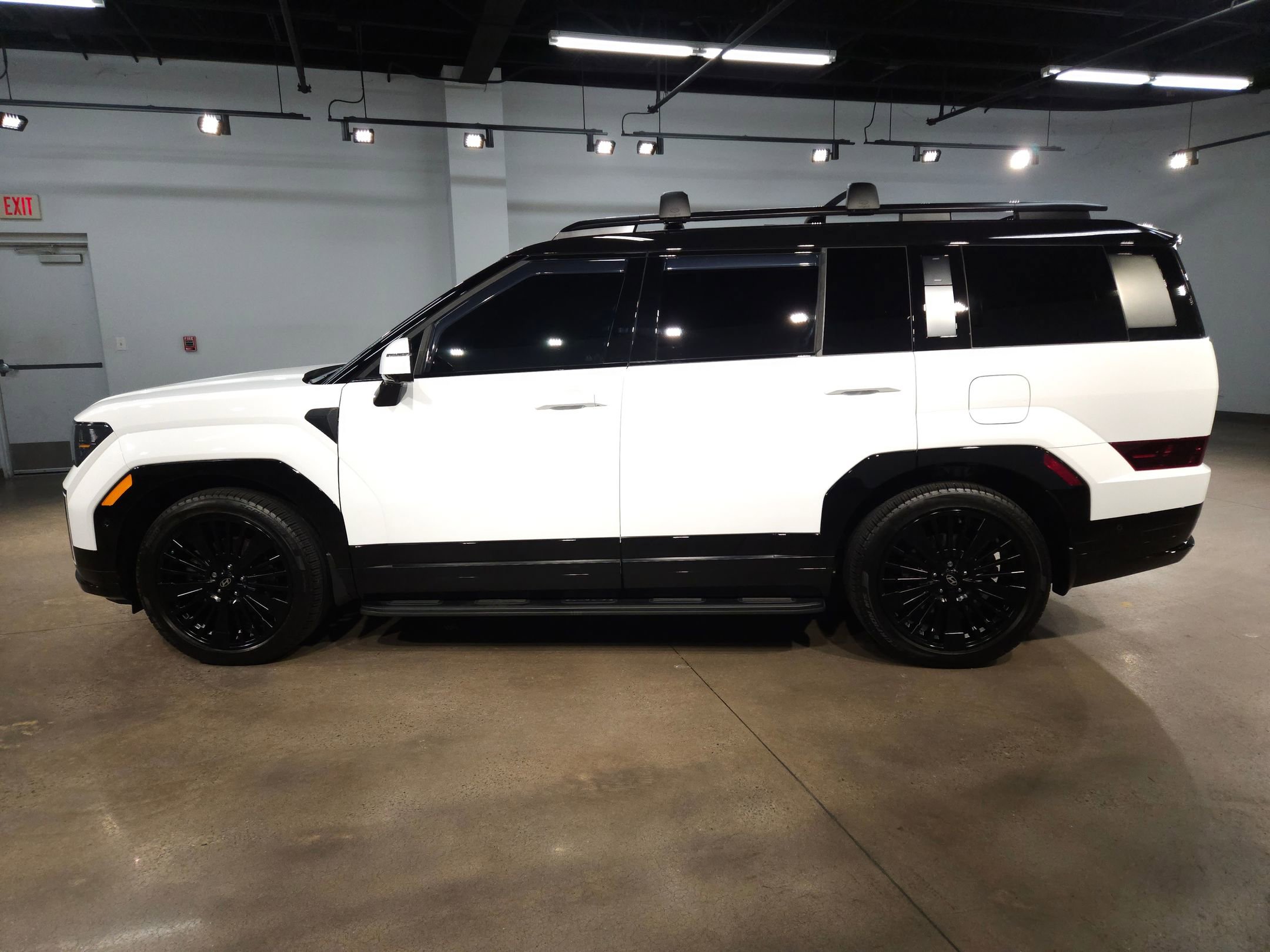 Used 2025 Hyundai Santa Fe Calligraphy image 4