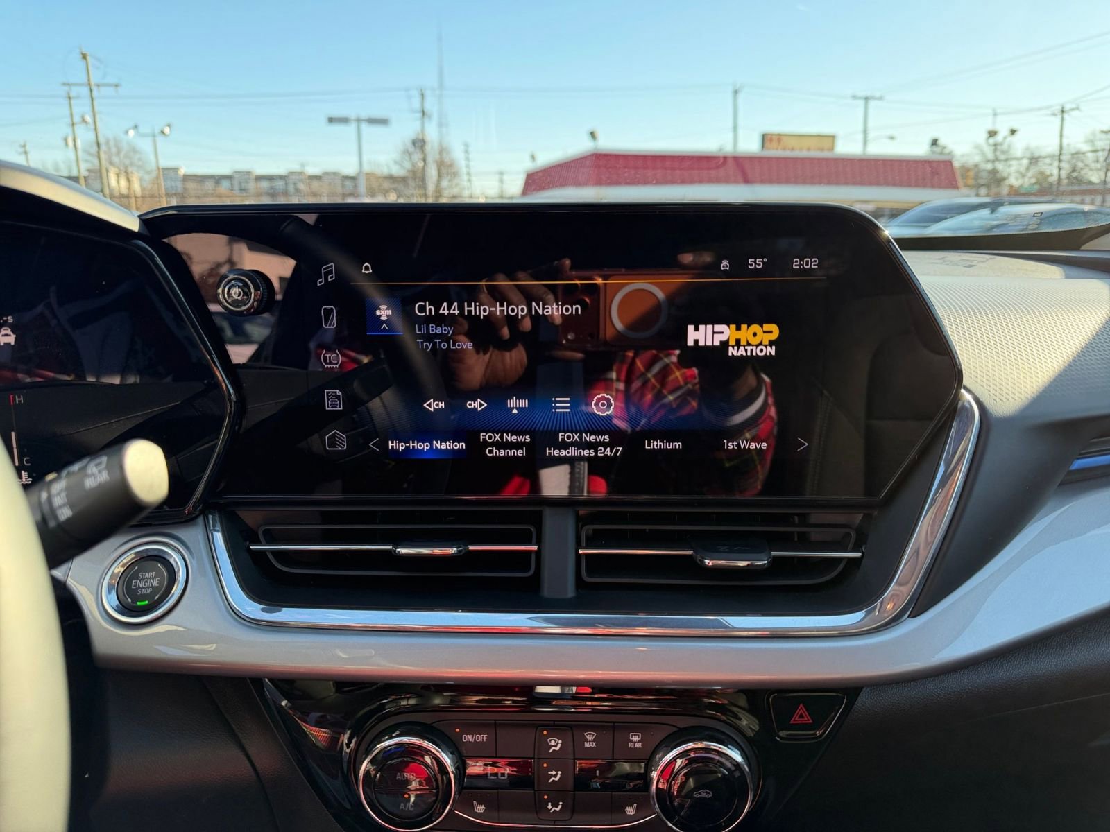 Used 2025 Chevrolet Trax LT w/ LT Convenience Package image 18