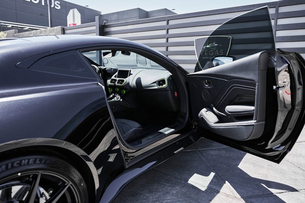Used 2023 Aston Martin V12 Vantage RWD image 28