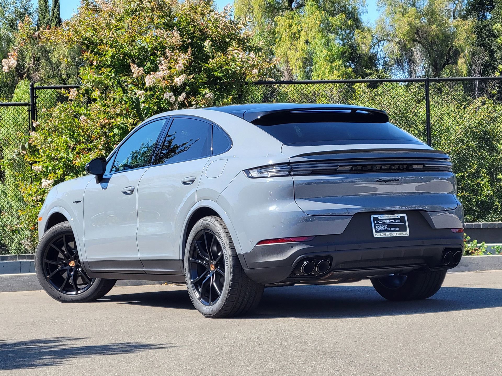 Used 2026 Porsche Cayenne E-Hybrid Coupe AWD/4WD image 3