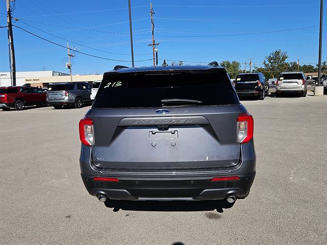 Used 2022 Ford Explorer XLT w/ Equipment Group 202A image 4
