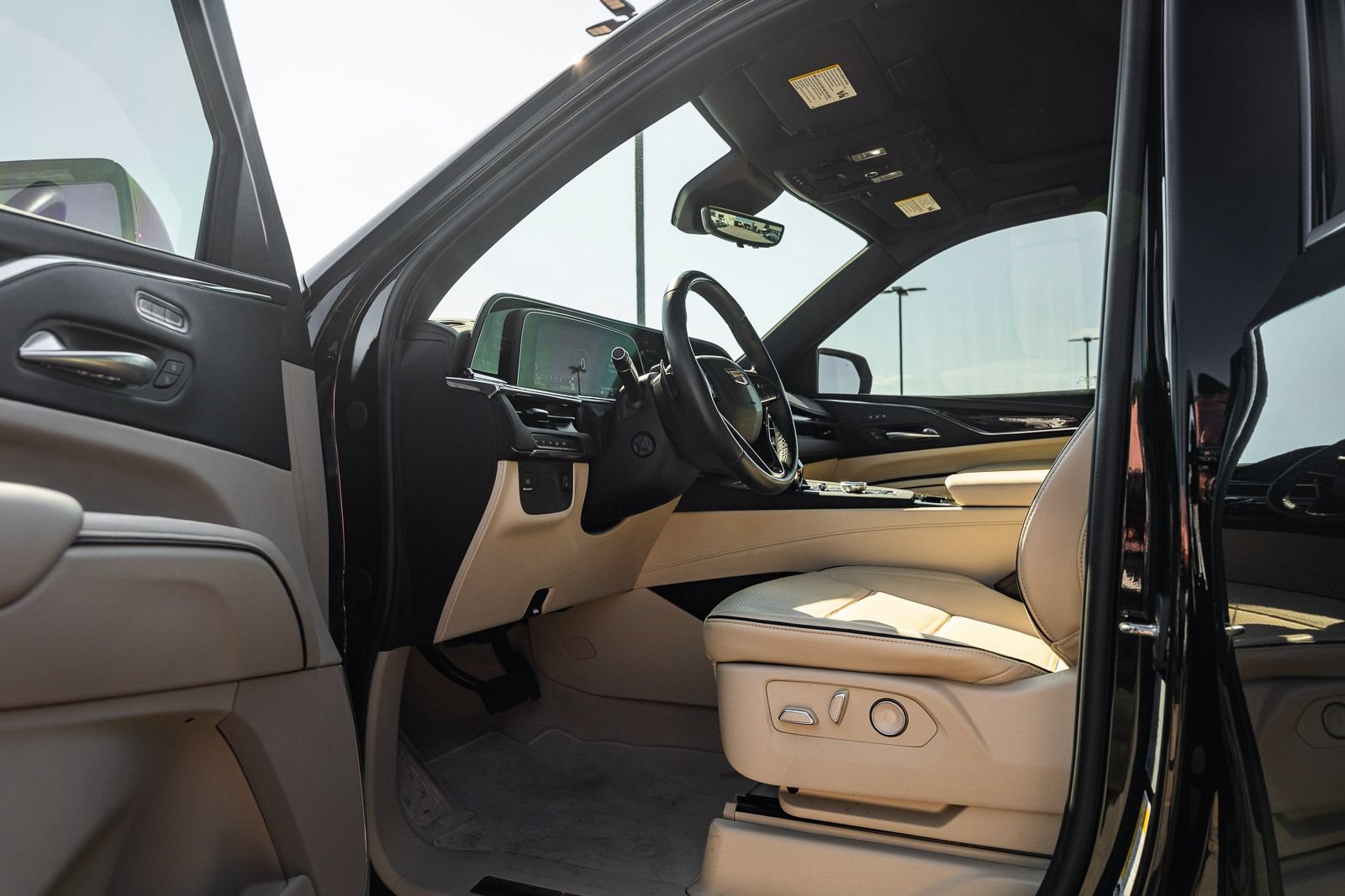 Used 2024 Cadillac Escalade Premium Luxury AWD/4WD image 20