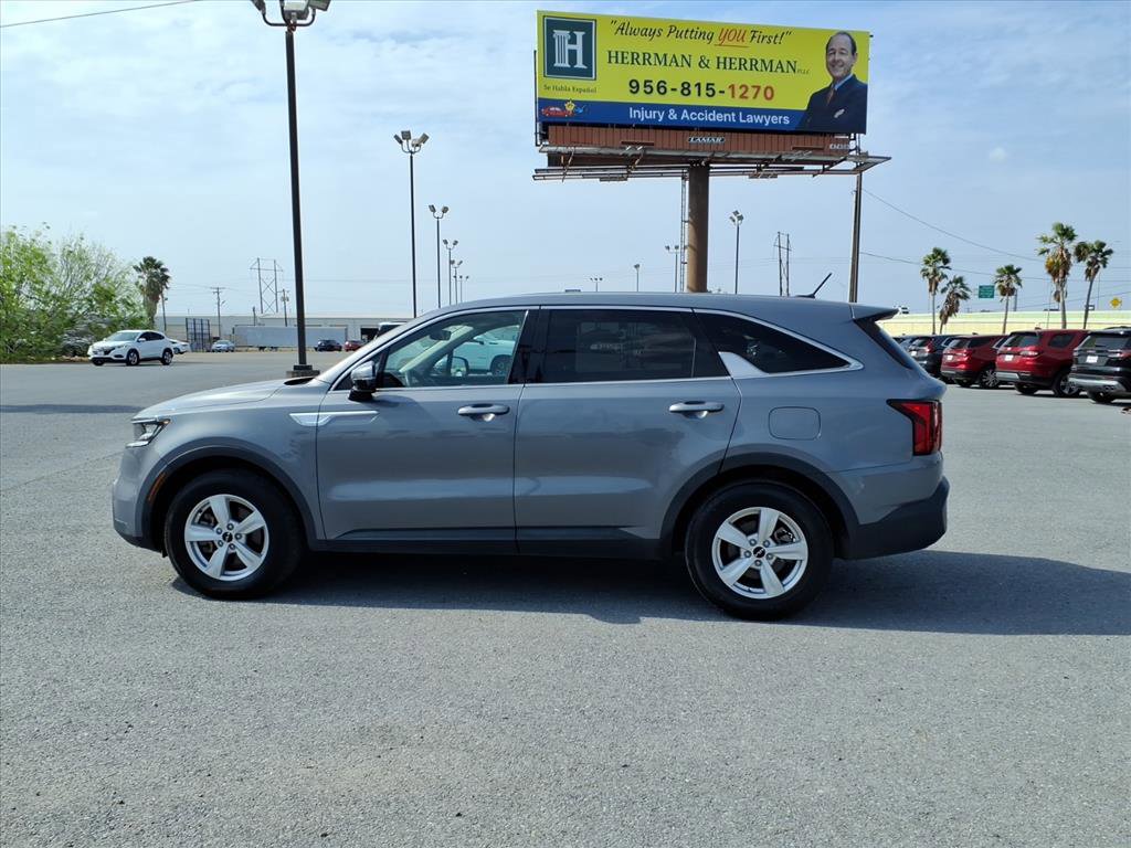 Used 2023 Kia Sorento LX image 5