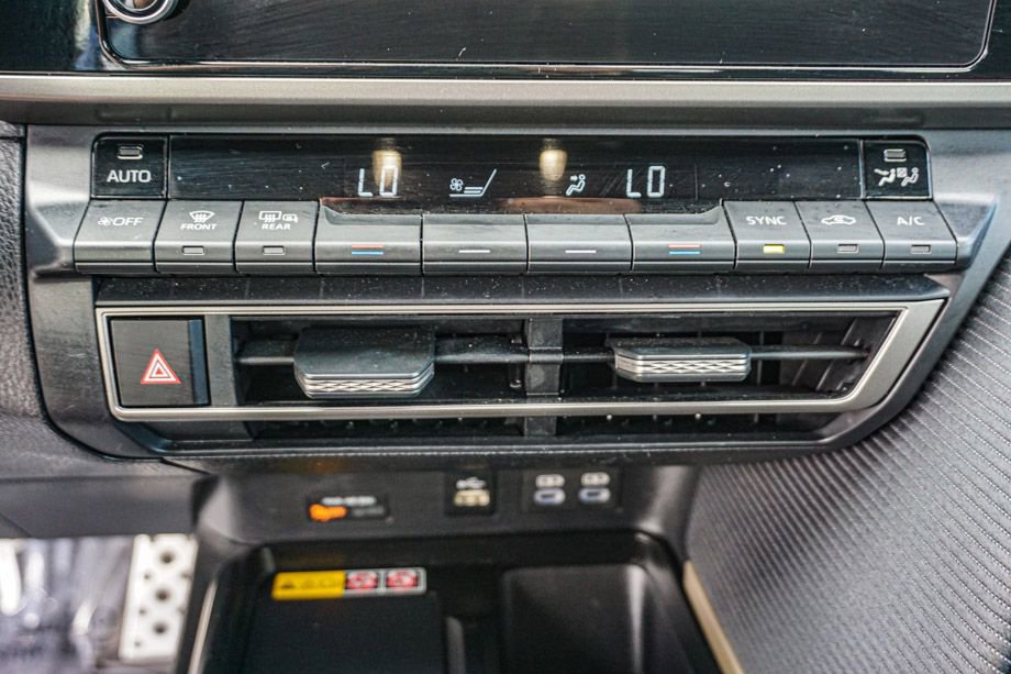 Used 2025 Toyota Camry SE image 37