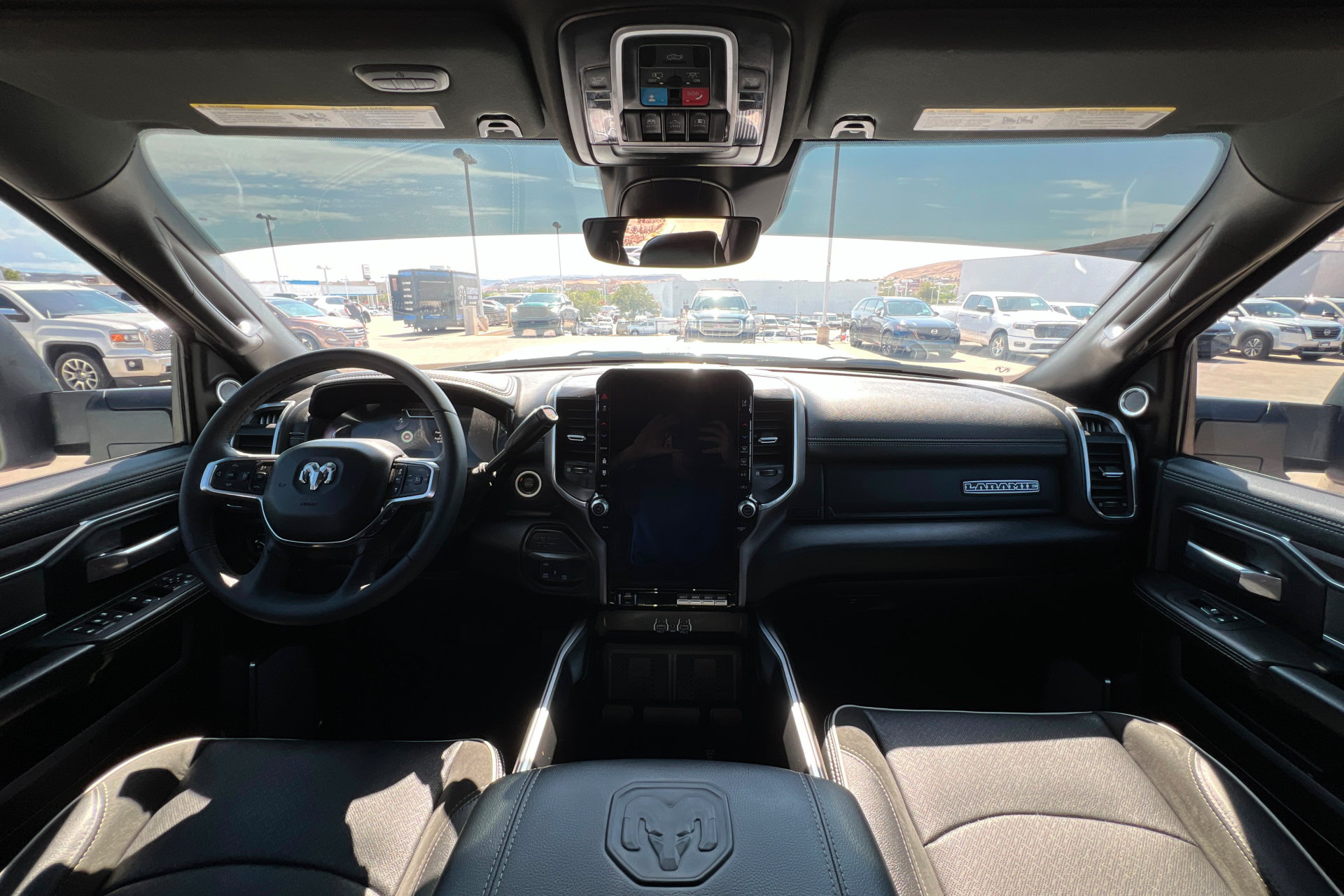 Used 2025 RAM 3500 Laramie AWD/4WD image 9