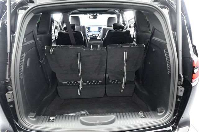 Used 2026 Chrysler Pacifica Limited FWD image 14
