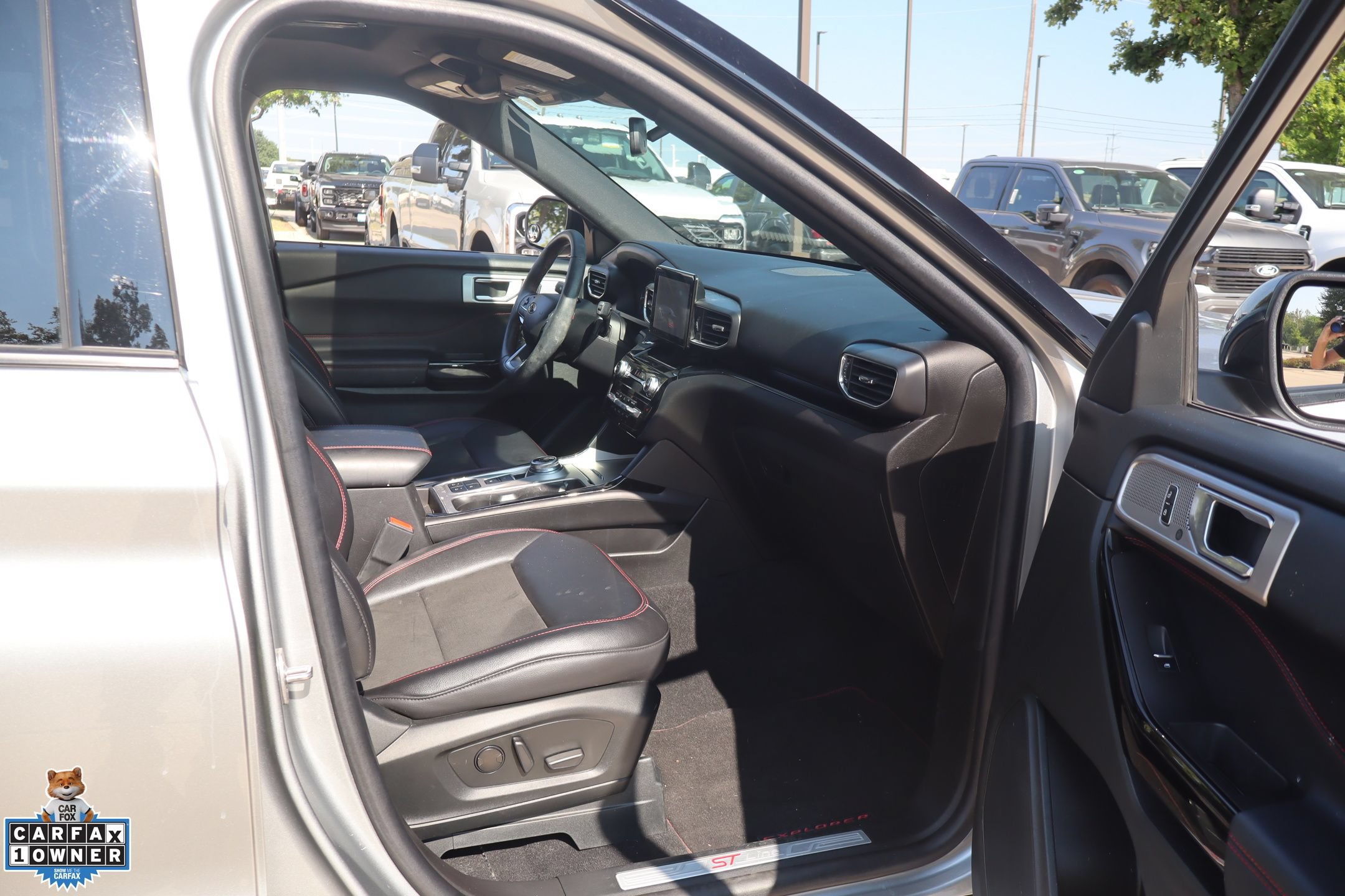Used 2023 Ford Explorer ST-Line w/ Class IV Trailer Tow Package RWD image 31
